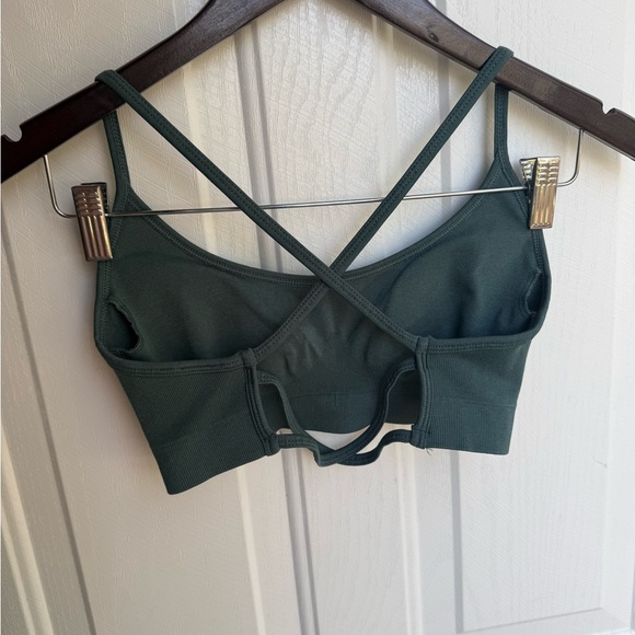 Trendy YoungLA forest green strappy sports bra 💚 - Picture 2 of 4